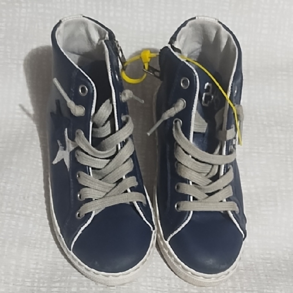 2 Star Classic Blue and White High-Top Italian Sneakers. Preowned Condition.